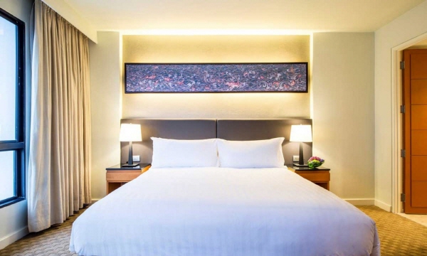 1441612676_sDeluxe_One_-_Bedroom_Suite_2_optimize.jpg