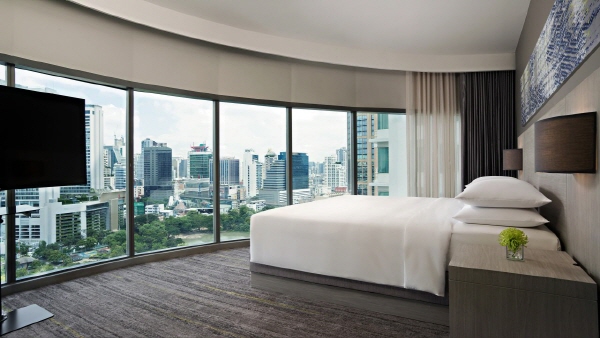 1536049994_32323333Hyatt-Place-Bangkok-Sukhumvit-P015-Specialty-View-King-Room.adapt.16x9.1280.720%2B%25281%2529.jpg