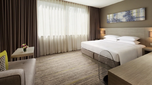 1536050015_32323333Hyatt-Place-Bangkok-Sukhumvit-P040-Standard-King.adapt.16x9.1280.720.jpg