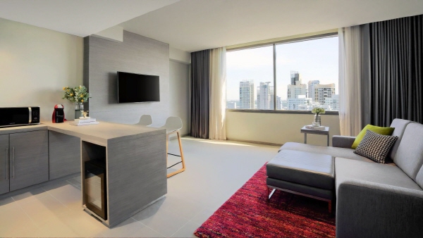 1536050030_32323333Hyatt-Place-Bangkok-Sukhumvit-P077-View-King-Suite-Living-Area.adapt.16x9.1280.720.jpg